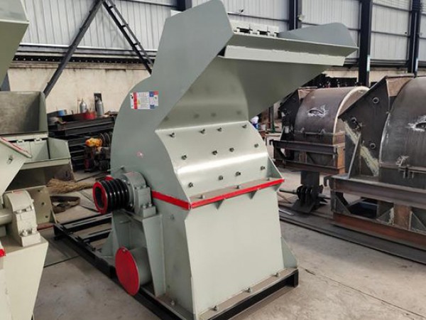 強(qiáng)製進料粉碎機