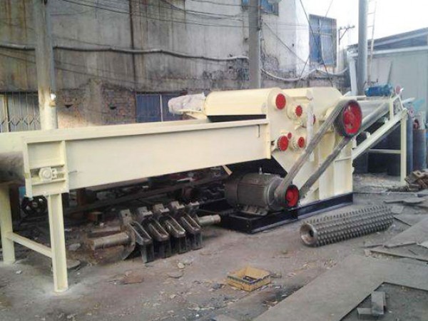 帶釘子模板(bǎn)破(pò)碎機